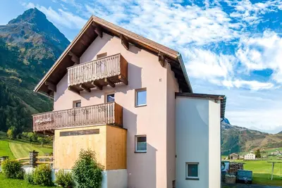 Image de Appartement attrayant à Galtür avec local à skis