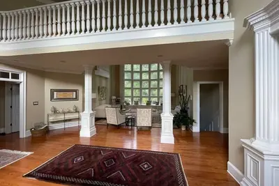 Image de Spacious, Luxurious Single-Family Home with Pool