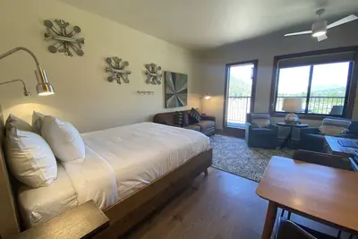 Image de Modern studio with balcony & amazing slopes views!