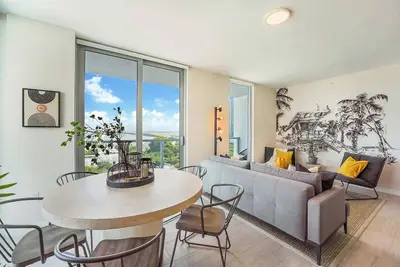 Image de Amazing Bay Views! Trendy 2Bdrm Condo