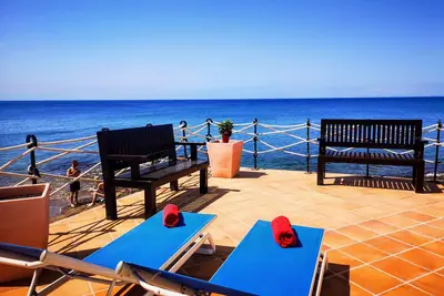 Image de Front line 2 bedroom apartment with direct access to the beach, fully equipped
