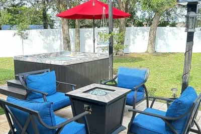 Image de Piece of Paradise 4 Br w/ Gym, Jacuzzi, & Theater!