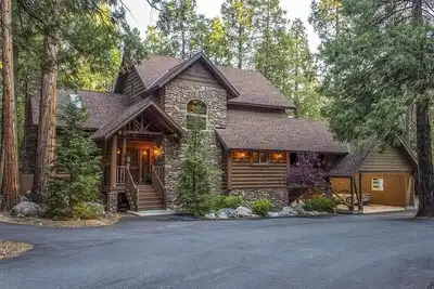 Image de Idyll-Lodge Executive Retreat on Strawberry Creek, Spa, Ac, 1. 5 Acre, 3 King Bed, Secluded!