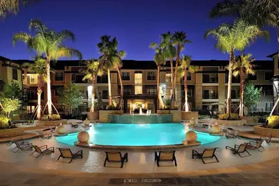 Image de Luxury apartment with updated appliances