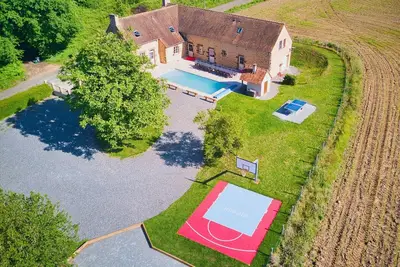 Image de So Villa Chateaubert (72) - Piscine chauffée - Basket - 2h Paris - 30p.