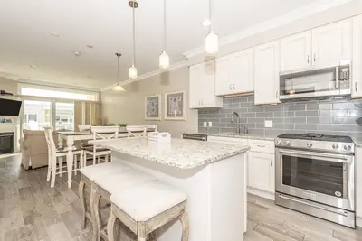 Image de Luxury Bayfront Penthouse Condo 1 block from the beach. Overlooking rooftop pool