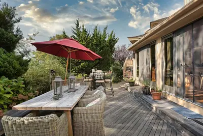 Image de Picturesque Hither Hills bungalow surrounded by a beautiful garden, private. . .