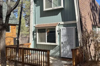 Image de Cozy cabin sleeps 6 on large lot