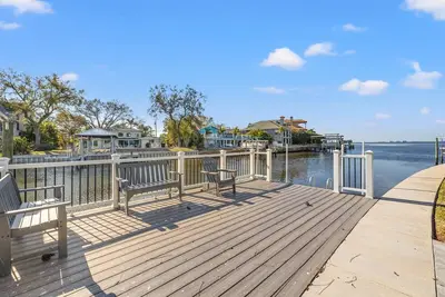 Image de Waterfront Island Oasis