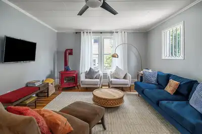 Image de Historic Downtown Home! Steps to Local Shops, Dining & Groceries