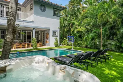 Image de 6br Miami Shores Tropical Oasis Villa with Private Pool, Grill & More!