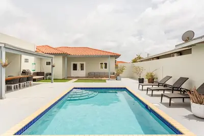 Villa Topaz- 3br | 2ba-5 car min to Palm Beach