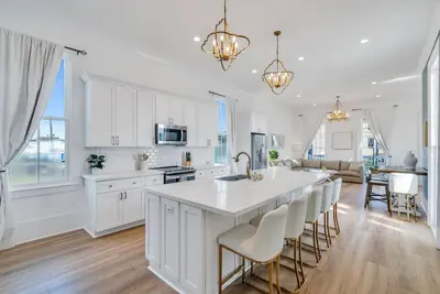 Image de Beautiful Renovated Historic Home with private courtyard, 4 blocks to Fq