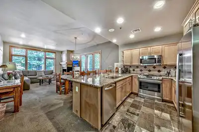 Image de 3Br/3Ba, Breakfast/Happy Hour incl, Steps to Tennis and Pool & 2 miles to Golf