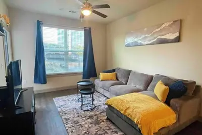 Image de Queen Suite | Private Backyard | Private Parking