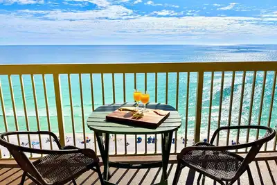 Image de 16th Floor Pelican Beachfront with Ocean View