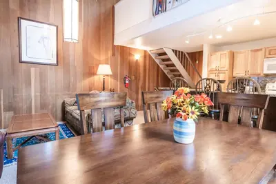 Image de Cozy condo with shared pool and tennis courts near lake, Northstar, and more!