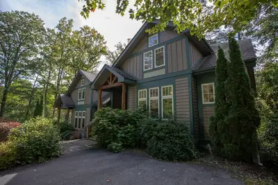 Image de Upscale Echota Condo with Forest Views