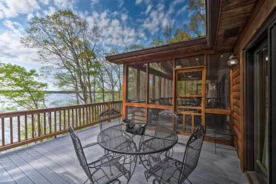 Image de Blessing By The Lake Lakefront Cabin w/ Dock, Lake View and 2 Master Suites!