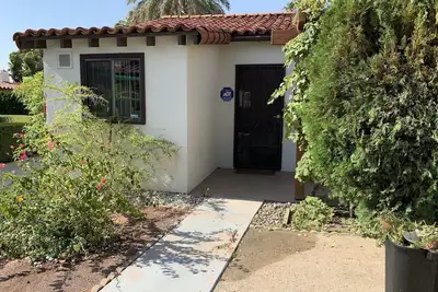 Image de Villa D - 1 bedroom with kitchen in the beautiful downtown Palm Springs!