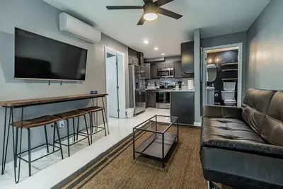 Image de Downtown Orlando 2 bedroom home w/ Full Kitchen & Parking spots