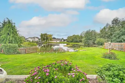 Image de Upscale Home w\/ Indoor Sauna on Sunset Pond!