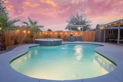 Image de ❤️ 4br Stunner with Pool & Amazing Backyard!