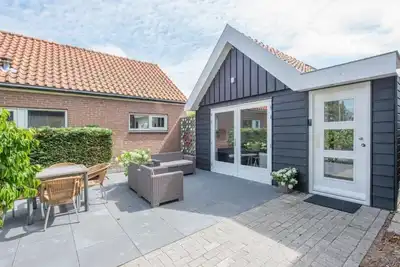 Image de New, luxurious and fully furnished holiday home. Ideal for families or just 2 persons. Parking on site. 5min from beach, 1min from village center.