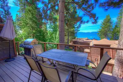 Image de Chipmunk's Paradise - Wonderful Lake View Condo!