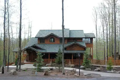Image de Big or Little this Bear is sure to become a family vacation favorite.