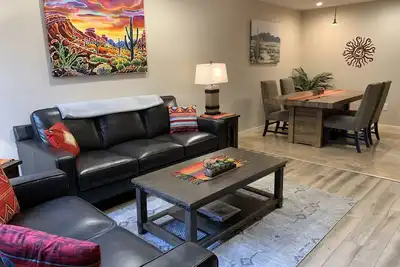 Image de One of a kind - Direct access to this stunning condo and screened in Patio