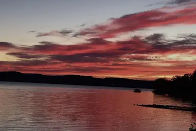 Image de Lake Front Rental on Long Lake Maine