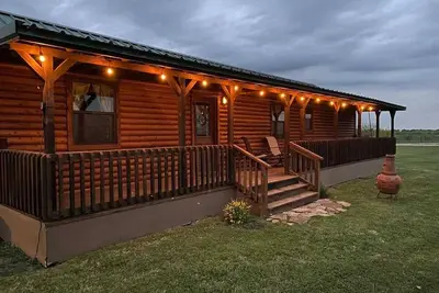 Image de Private 165 Ac. Retreat with Lake Front Log Cabin