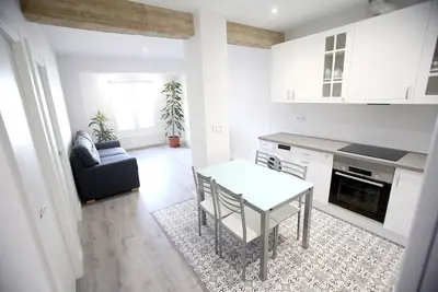 Image de Refurbished Central Apartment, Garage And Wifi.