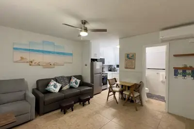 Image de Beach side 1 bed 2 bath 3 min walk to beach & htd pool