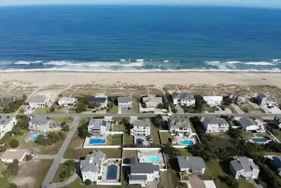 Image de Beautiful Beach Palace With a Gorgeous View!