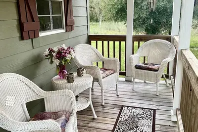 Image de Country Cottage, 40 Acres, Outdoor Kitchen w\/ B-que, Campfire, & Horse Stables.