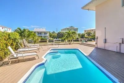 Image de Sombrero Beach, Pool, Dockage, Updated Home!