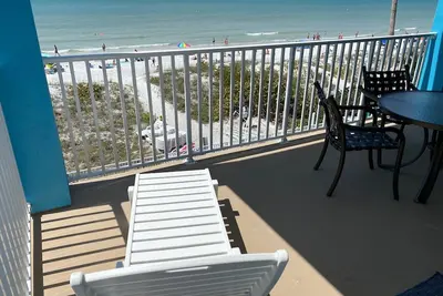 Image de Sunset from your Balcony! Beachfront, 2 Bed, 2 Bath, Heated Pool, Unit 304