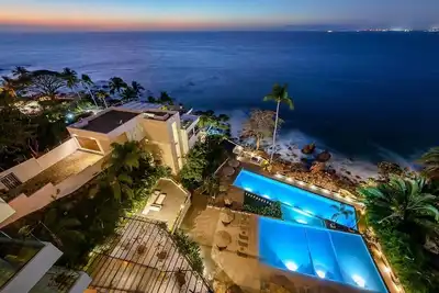 Image de Sayan Tropical Beachfront