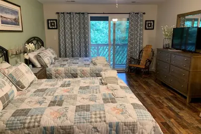 Image de Relaxing Retreat Along The Bank Of The James River!