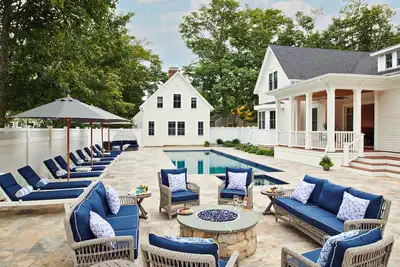 Image de Luxury 9 Br Home with Heated Pool in Downtown Chatham