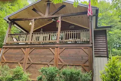 Image de Welcome to Whipsaw a beautiful cottage, just a 5 minute walk to see the lake! !