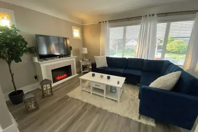 Image de Gorgeous Colonial Home Game-room in basement.
