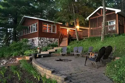 Image de West Bay - A classic cabin experience on Island Lake
