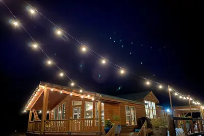 Image de Life in the Woods - Minutes to town! Mt. Emily Retreat at the Mera Trailhead!