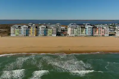Image de **Newly Renovated and Updated***Resort Style Condo on the Beach!