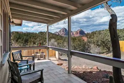 Image de A Pet Friendly Red Rocks View Cabin in downtown Sedona near everything!