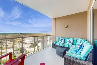 Image de Quaint Condo with Beautiful Gulf Views, a Shared Pool, Pool Spa, & Gym