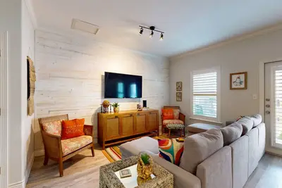 Image de Charming Townhome with a Shared Pool & Fast WiFi - Walk to the Beach